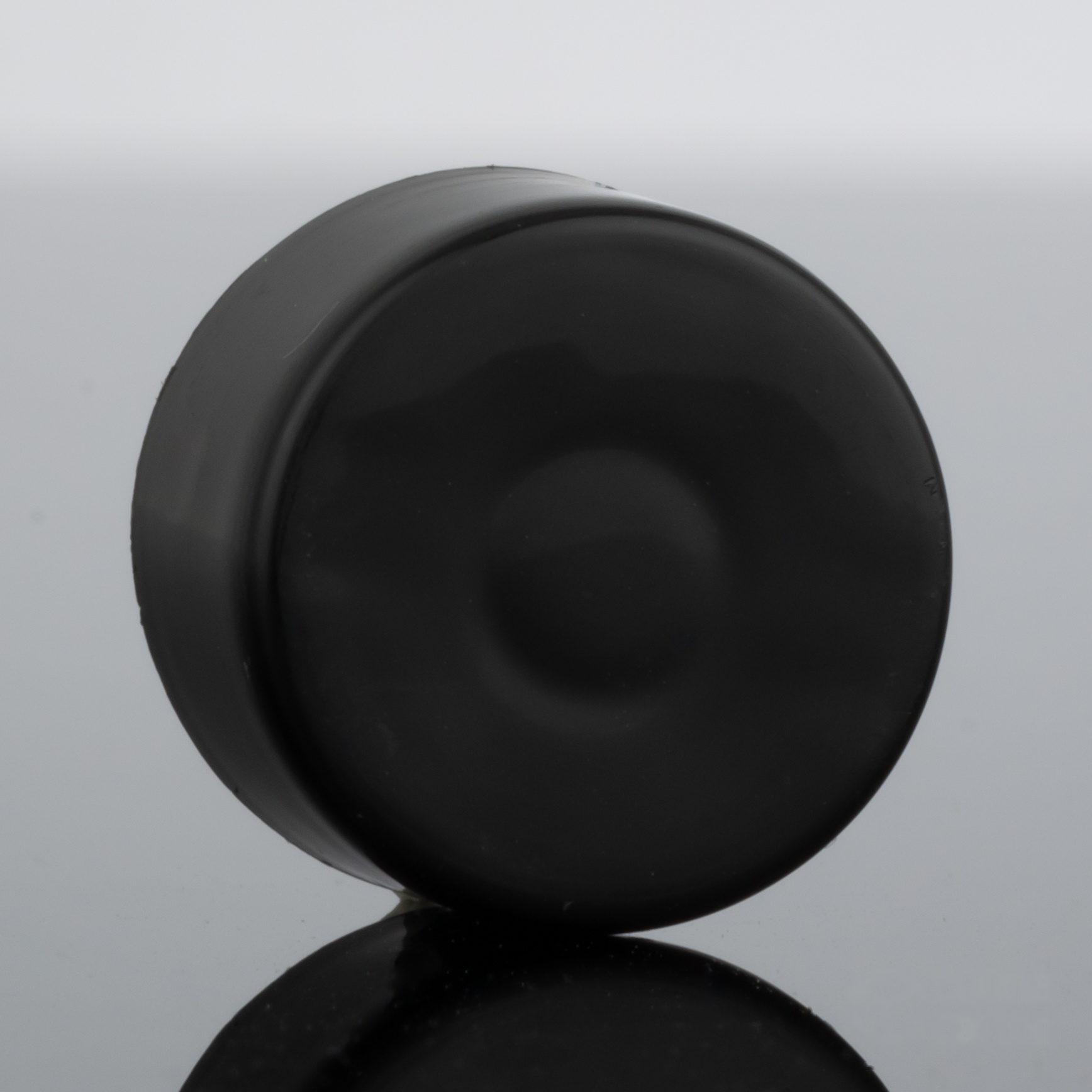 Child Resistant – Straight Sided – Black – Gloss – Plastic Seal Lined – 16 LUG